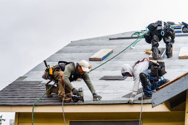 Professional Roofing technician working in Greenacres, WA